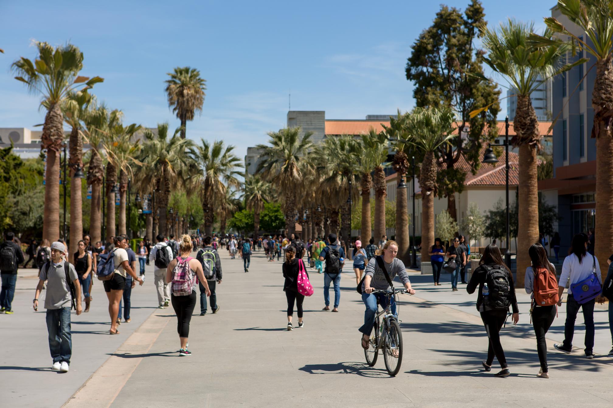 san jose state students walking along the 7th street plaza